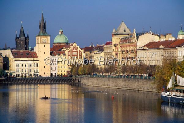 tchequie  12.jpg - Centre historique et riviËre VltavaPragueRÈpublique tchËque